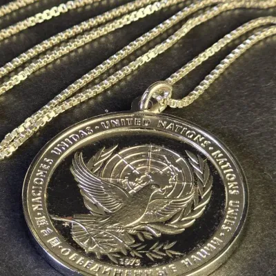 Sterling Silver 1975 United Nations Peace Tree Medallion Pendant With 30" Box Chain Necklace 
