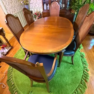 Dining Room Table 44x64x30” & Chairs, Plus 2 12" Leaves & Mats