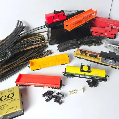 Vintage Model Train And Tracks - Mantua, Tyco & More