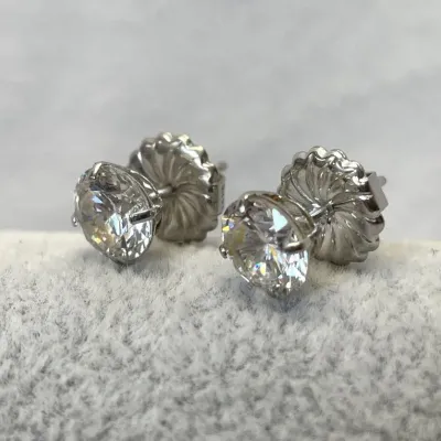 14k White Gold Diamond Stud Earrings 