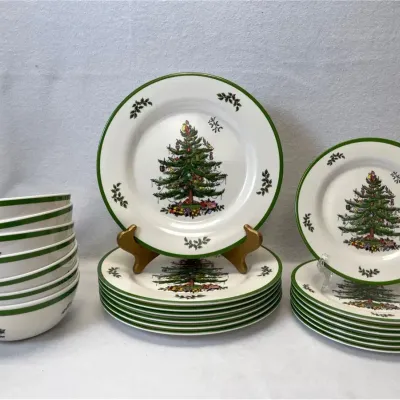 Spode Christmas Tree Melamine Service For Seven, 21pcs
