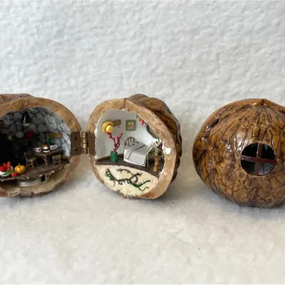 Handcrafted Miniature Walnut Shell Diorama Dollhouse, 2pcs