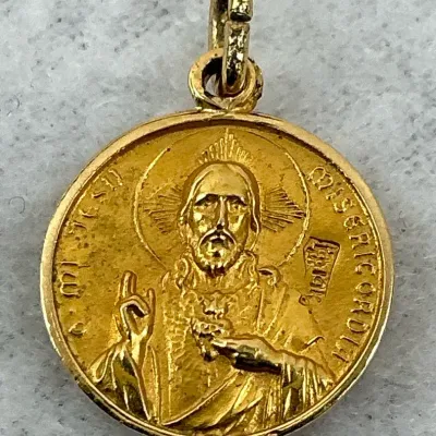 14k Gold Sacred Heart Of Jesus Medal