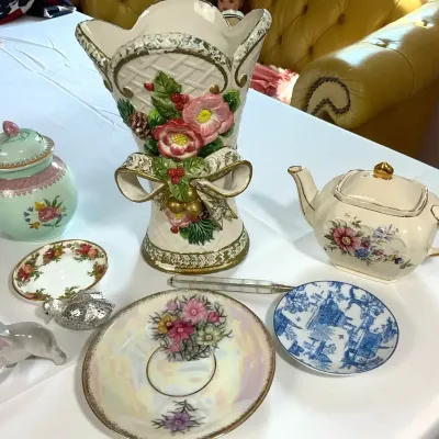 Assorted Porcelain/Ceramic Pieces