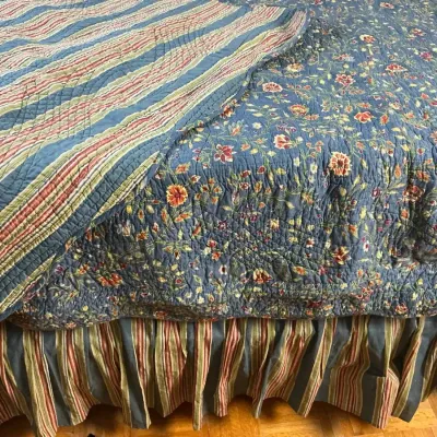 Williamsburg Queen Size Quilted Bedspread, Sham 