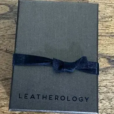 Leatherology Brown Leather Vertical Bifold Wallet 