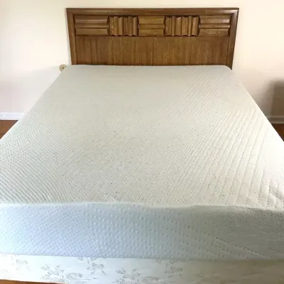Bed with Wood Headboard, Shifman Mattress & Zinus Topper