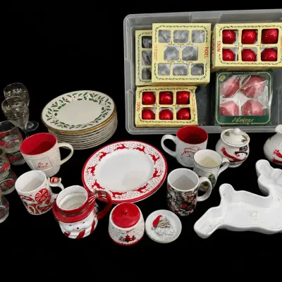 Christmas Dinnerware & Décor | Noel Ornaments, Holiday Plates, Mugs & Serving Pieces