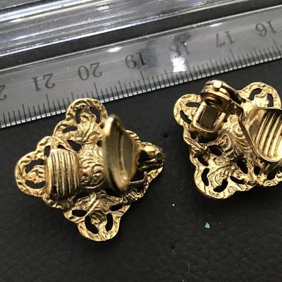 Beautiful Vintage 1928 Clip on Earrings