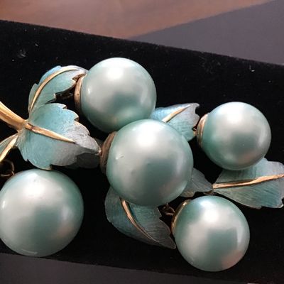 Gorgeous Excellent Condition Vintage SatinEnamel Pale Aqua Gold Tone Accent Statement Cluster Berries