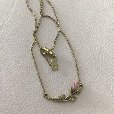 Beautiful vintage 1928 rose, porcelain flower necklace excellent condition