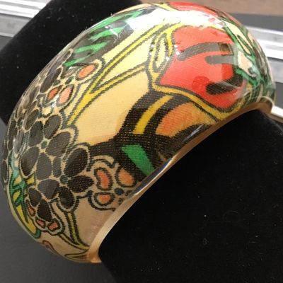 Vintage Lucite Floral Wide Bangle