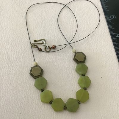 Beautiful, green, vibrant stone wire necklace