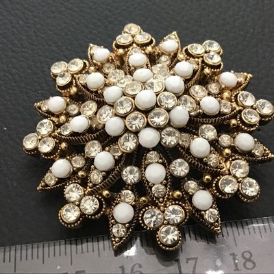 White Glass Rhinestone in Gold Tone Starburst Vintage Brooch