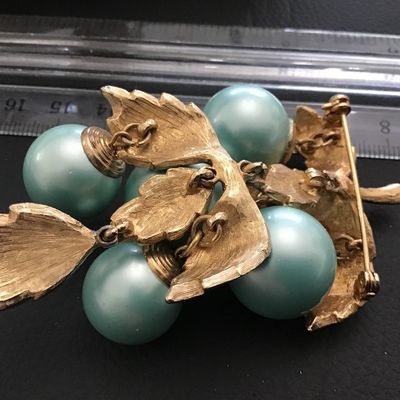 Gorgeous Excellent Condition Vintage SatinEnamel Pale Aqua Gold Tone Accent Statement Cluster Berries