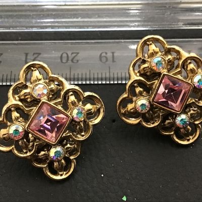 Beautiful Vintage 1928 Clip on Earrings