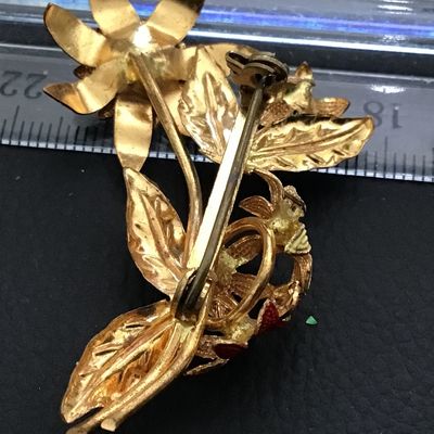 Beautiful Vintage Rhinestone Enamel Brooch