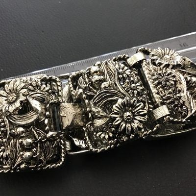 Sarah Coventry Vintage Panel Bracelet. Great Condition