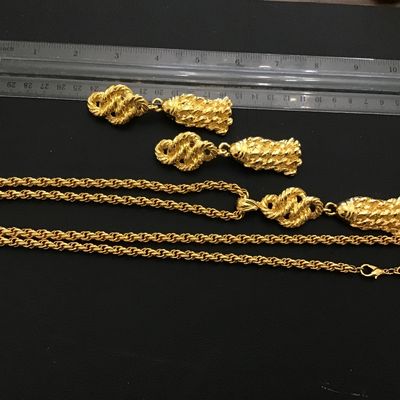 Ivana Trump Rope Knot Statement Set. excellent