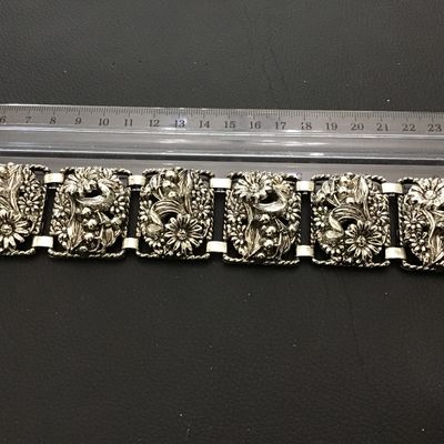 Sarah Coventry Vintage Panel Bracelet. Great Condition