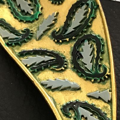 Karu Signed Beautiful Paisley Style Brooch