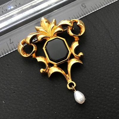 Avon Signed Vintage Brooch