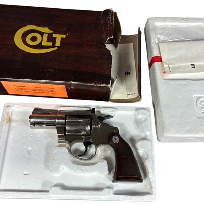 * Colt Diamondback Double Action Revolver .38 Special with 2.5 Inch Barrel