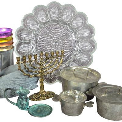 An Assortment of Vintage Decorative and Household Objects Including Petites Choses and Color Craft Items