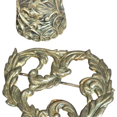 Two Sterling Silver Items Including a Foliate Scroll Brooch and a Mexican Thimble