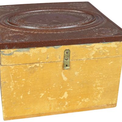 Antique Montgomery Ward Wooden Collar Box with Gutta Percha Lid