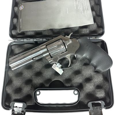 ** Colt King Cobra Double Action Revolver .22 LR with 4 Inch Barrel