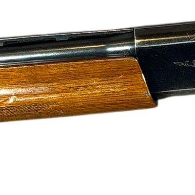 * Remington Model 1100 Semi-Automatic Shotgun 12 Gauge with 25 Inch Barrel