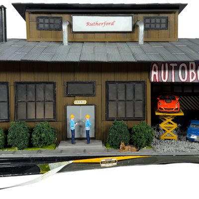 Menards Gold Line Collection Trackside Multi-Purpose Building Rutherford Autobody O Gauge