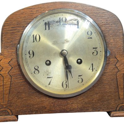 Vintage Art Deco Oak Striking Mantel Clock