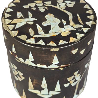 Republic Period Chinese Laque Burgaute Mother of Pearl Inlaid Lacquer Box