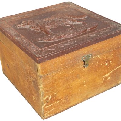 Victorian Wooden Collar Box with Gutta Percha Dog Motif Lid