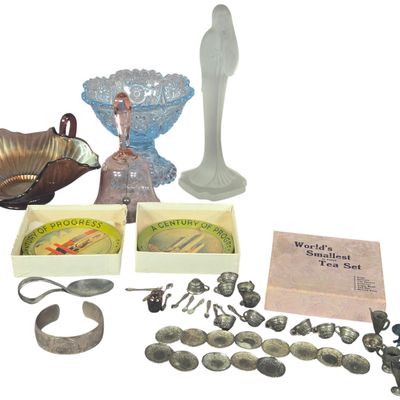 A Collection of Vintage Glassware and 1933 Chicago World's Fair Memorabilia