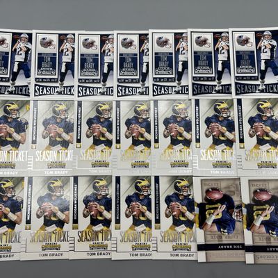 (21) Tom Brady Football Cards