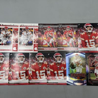 (11) Patrick Mahomes Football Cards