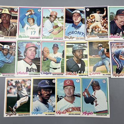 (16) 1978 Topps Baseball Cards - Varying Conditions