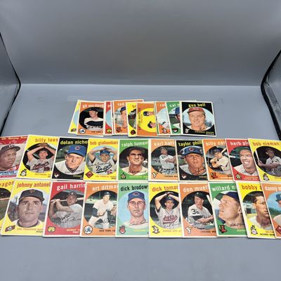 (35) 1959 Topps Baseball Cards - Varying Conditions