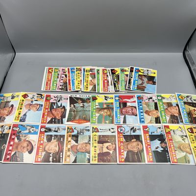 (35+) 1960 Topps Baseball Cards - Varying Conditions