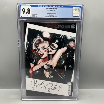 D.C. Comics Catwoman #43 (2022) CGC 9.8 - Sozomaika 1:25 Incentive Variant Cover - Cracked case