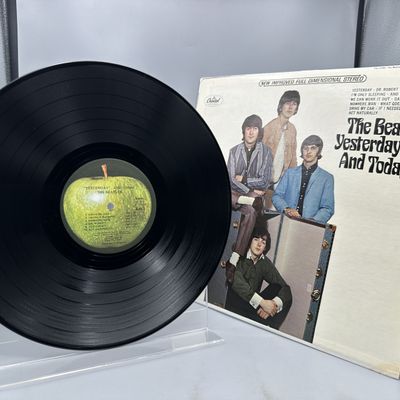 Apple Records The Beatles Yesterday And Today Vinyl Album LP (1971) ST-2553 - Scranton pressing - Trunk cover