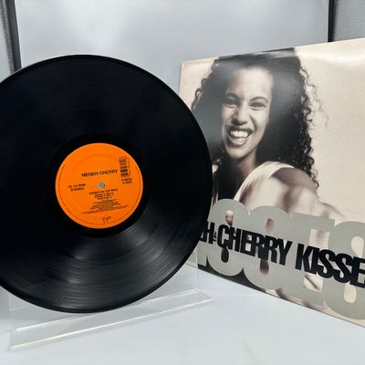 1989 Virgin Records Neneh Cherry Kisses On The Wind Single Vinyl Record - 0-96532