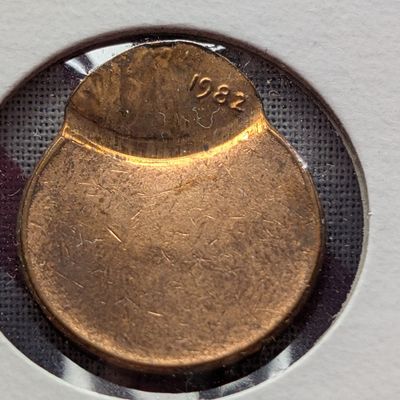Sale Photo Thumbnail #324: 1982-P Lincoln Memorial Cent - Struck 70% Off-Center