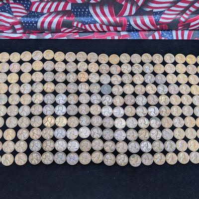 (200) Assorted US Lincoln Wheat Cents - Mixed Dates and Mint Marks