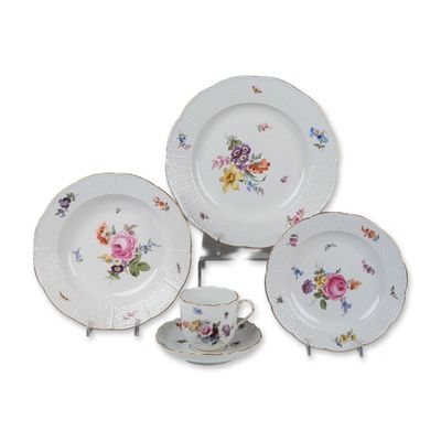Sale Photo Thumbnail #470: 5pc Meissen Floral Porcelain Service Group