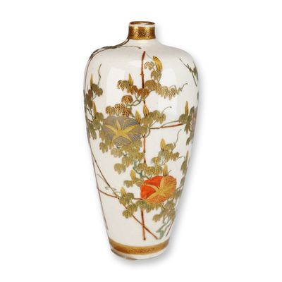 Sale Photo Thumbnail #507: Small Japanese Satsuma Earthenware Vase by Kinkozan Kyoto Meiji Period