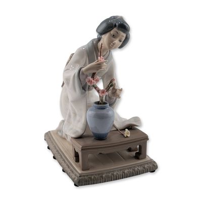 Sale Photo Thumbnail #87: Lladro Porcelain Figurine, Oriental Girl 01004840